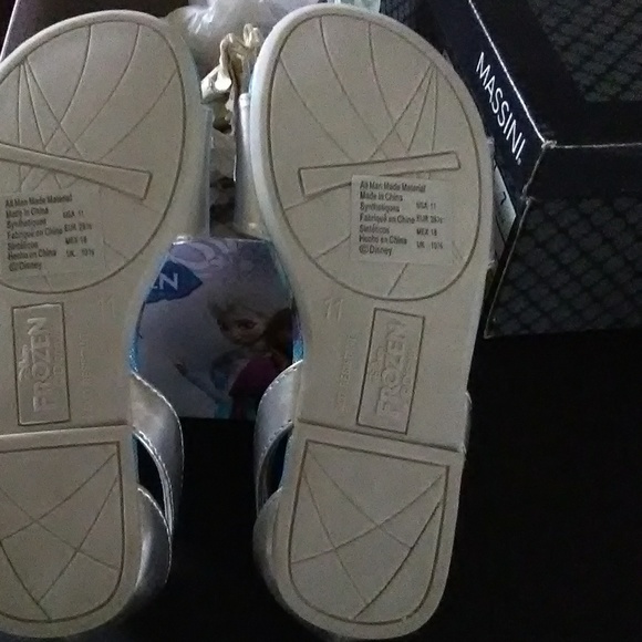 NWT Girls Disney Frozen sandals easy on/off - Picture 4 of 7